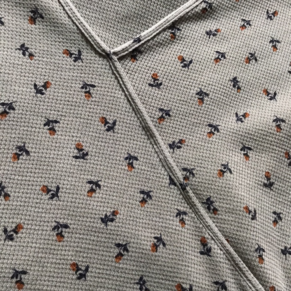 Floral V-Cut Top - Picture 2 of 4